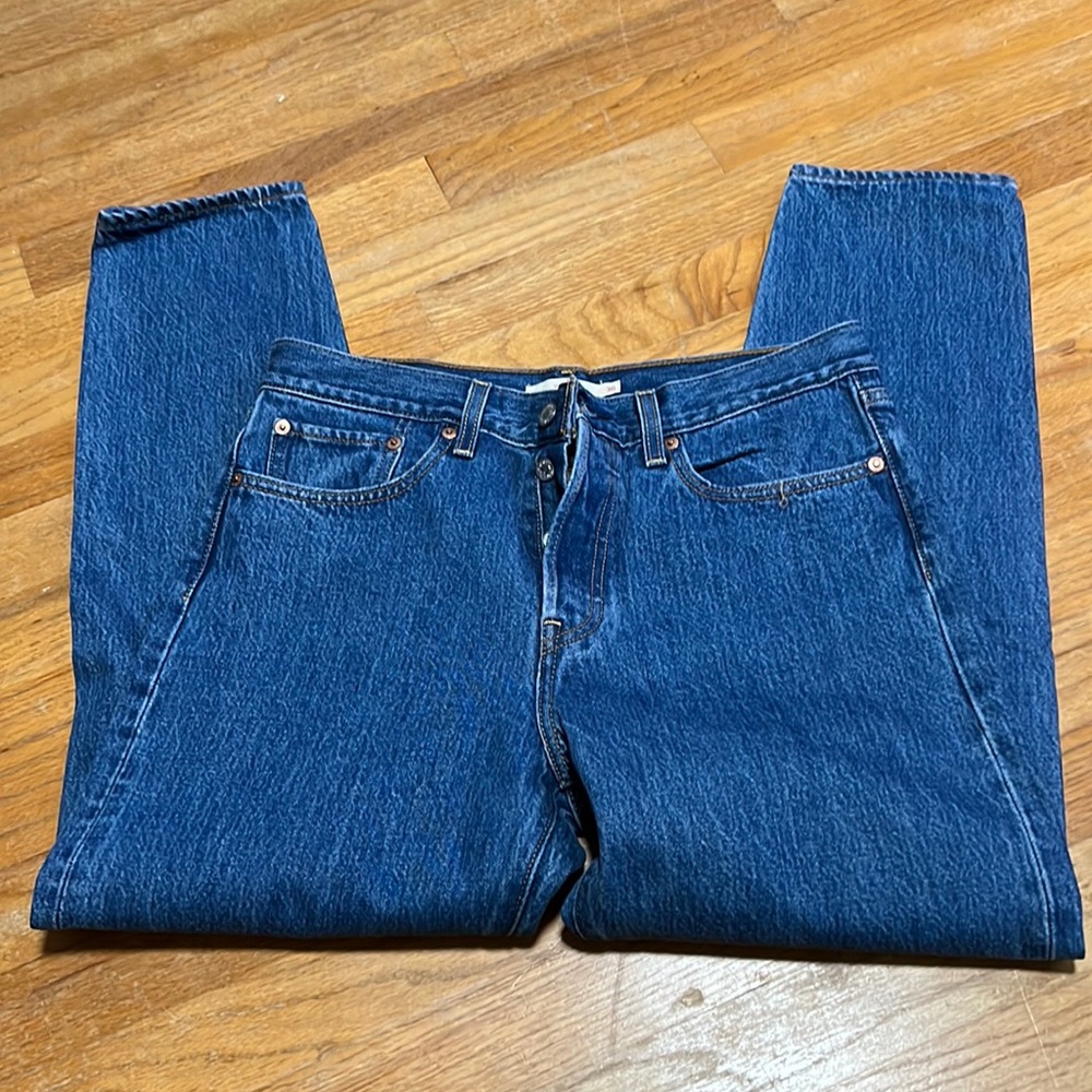 Levi’s women’s wedgie size 30 straight legged